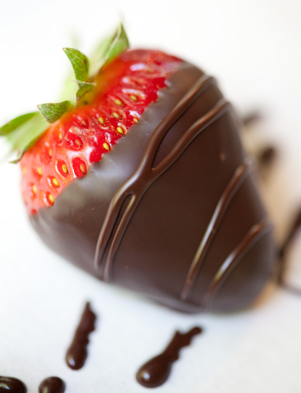 Dark Chocolate Dipped Strawberries ♥