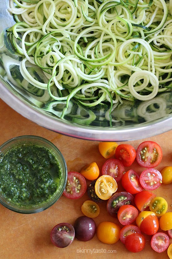 raw-zucchini-noodles-with-pesto-and-tomatoes-550x825